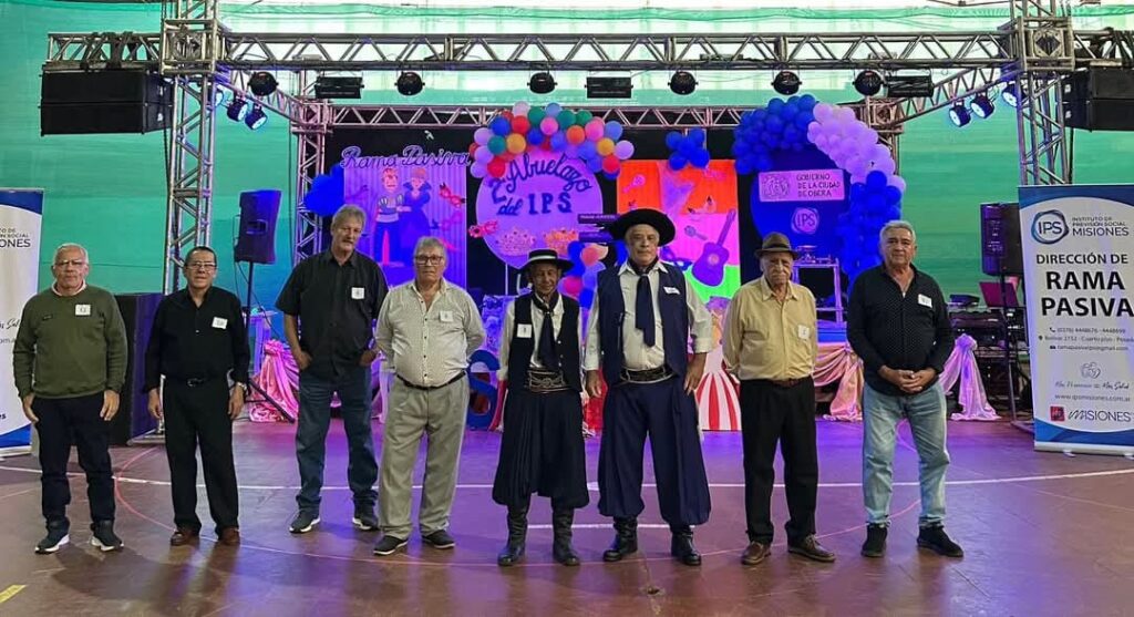 2° ABUELAZO SOLIDARIO EN OBERA 👵🏻👴🏻🎉 imagen-21