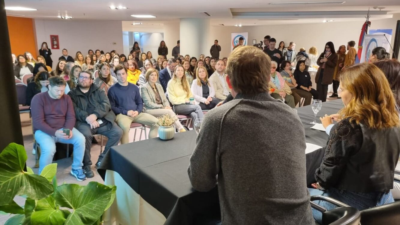 𝐋𝐚𝐧𝐳𝐚𝐦𝐢𝐞𝐧𝐭𝐨 𝐝𝐞𝐥 𝐗𝐕𝐈 𝐂𝐨𝐧𝐠𝐫𝐞𝐬𝐨 𝐀𝐫𝐠𝐞𝐧𝐭𝐢𝐧𝐨 𝐝𝐞 𝐆𝐫𝐚𝐝𝐮𝐚𝐝𝐨𝐬 𝐞𝐧 𝐍𝐮𝐭𝐫𝐢𝐜𝐢𝐨́𝐧 imagen-10