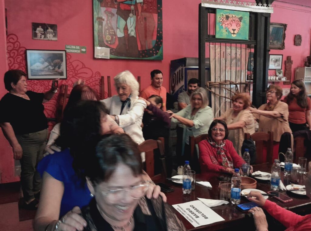 La peña de cada semana es un espacio de disfrute para los adultos mayores de nuestra obra social🎉 imagen-30