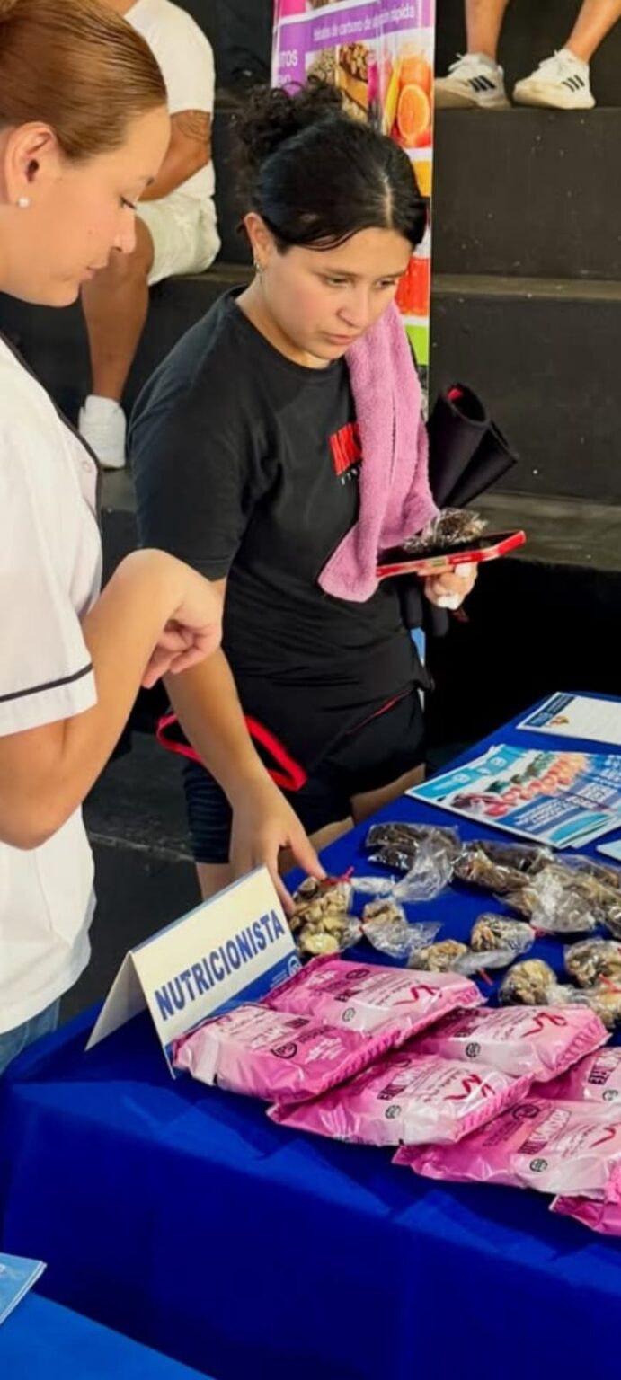 Enfermería, Nutrición y Kinesiología del IPS brindaron sus servicios en Torneo de Powerlifting imagen-32