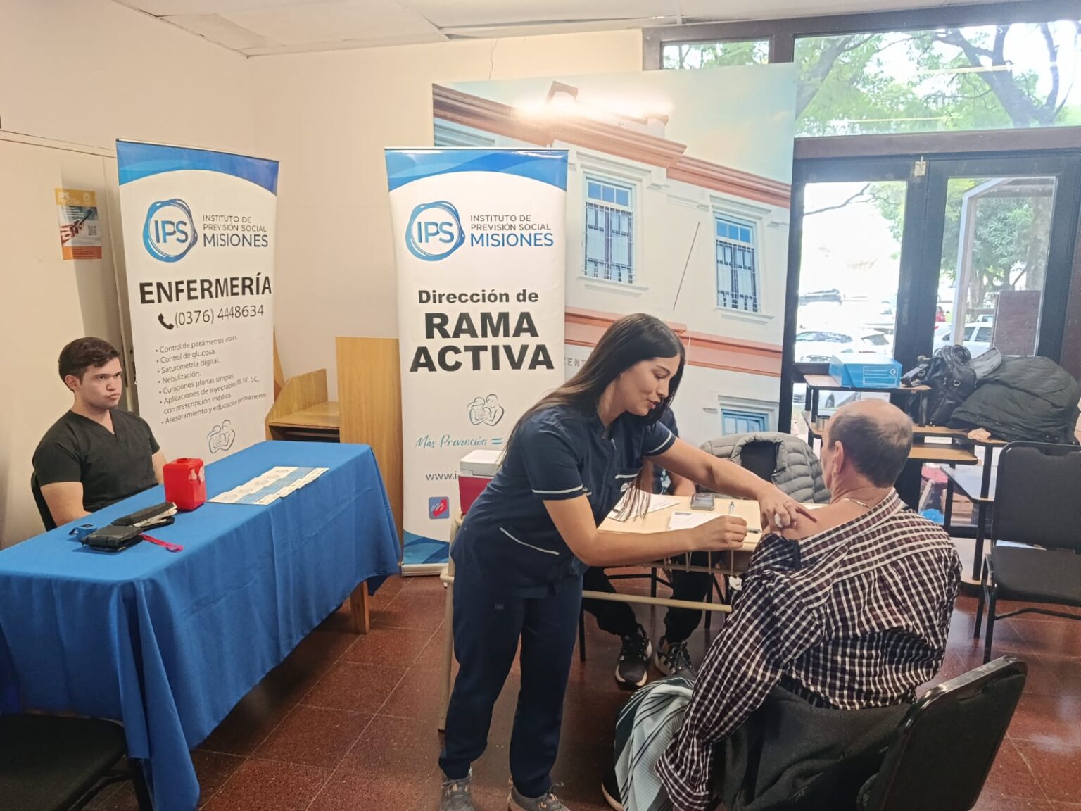 El área de Inmunizaciones junto con la Dirección de Rama Activa del IPS, llevó adelante jornadas de vacunación en organismos de la provincia 13 El área de Inmunizaciones junto con la Dirección de Rama Activa del IPS, llevó adelante jornadas de vacunación en organismos de la provincia imagen-12