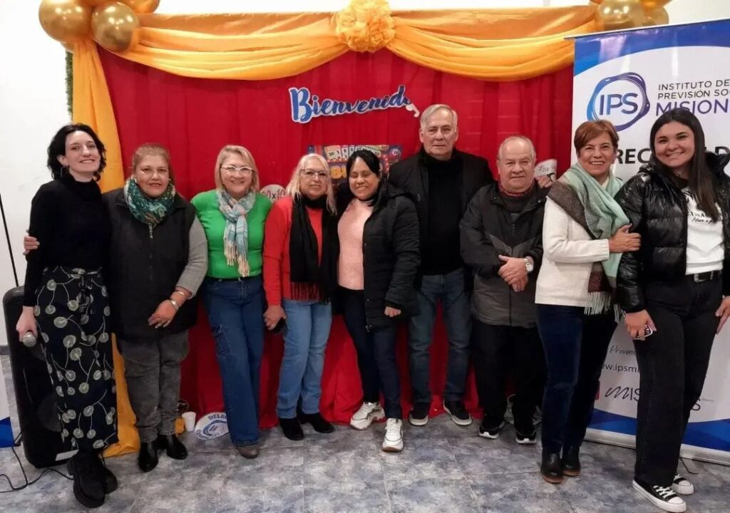 🎶🪗🥁 Alegría y mucha diversión para los jubilados del IPS en el Bingo Musical realizado en Candelaria 11 🎶🪗🥁 Alegría y mucha diversión para los jubilados del IPS en el Bingo Musical realizado en Candelaria imagen-10