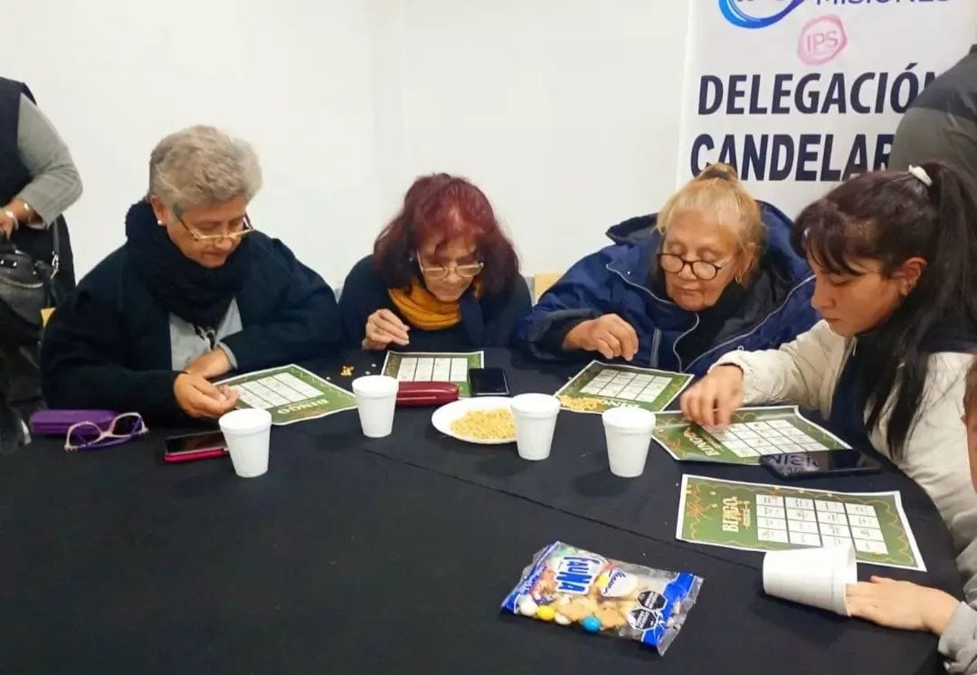 🎶🪗🥁 Alegría y mucha diversión para los jubilados del IPS en el Bingo Musical realizado en Candelaria 9 🎶🪗🥁 Alegría y mucha diversión para los jubilados del IPS en el Bingo Musical realizado en Candelaria imagen-8