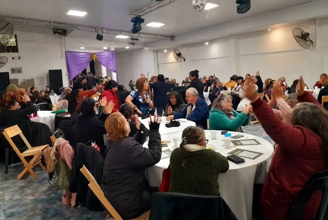 🎶🪗🥁 Alegría y mucha diversión para los jubilados del IPS en el Bingo Musical realizado en Candelaria 21 🎶🪗🥁 Alegría y mucha diversión para los jubilados del IPS en el Bingo Musical realizado en Candelaria imagen-20